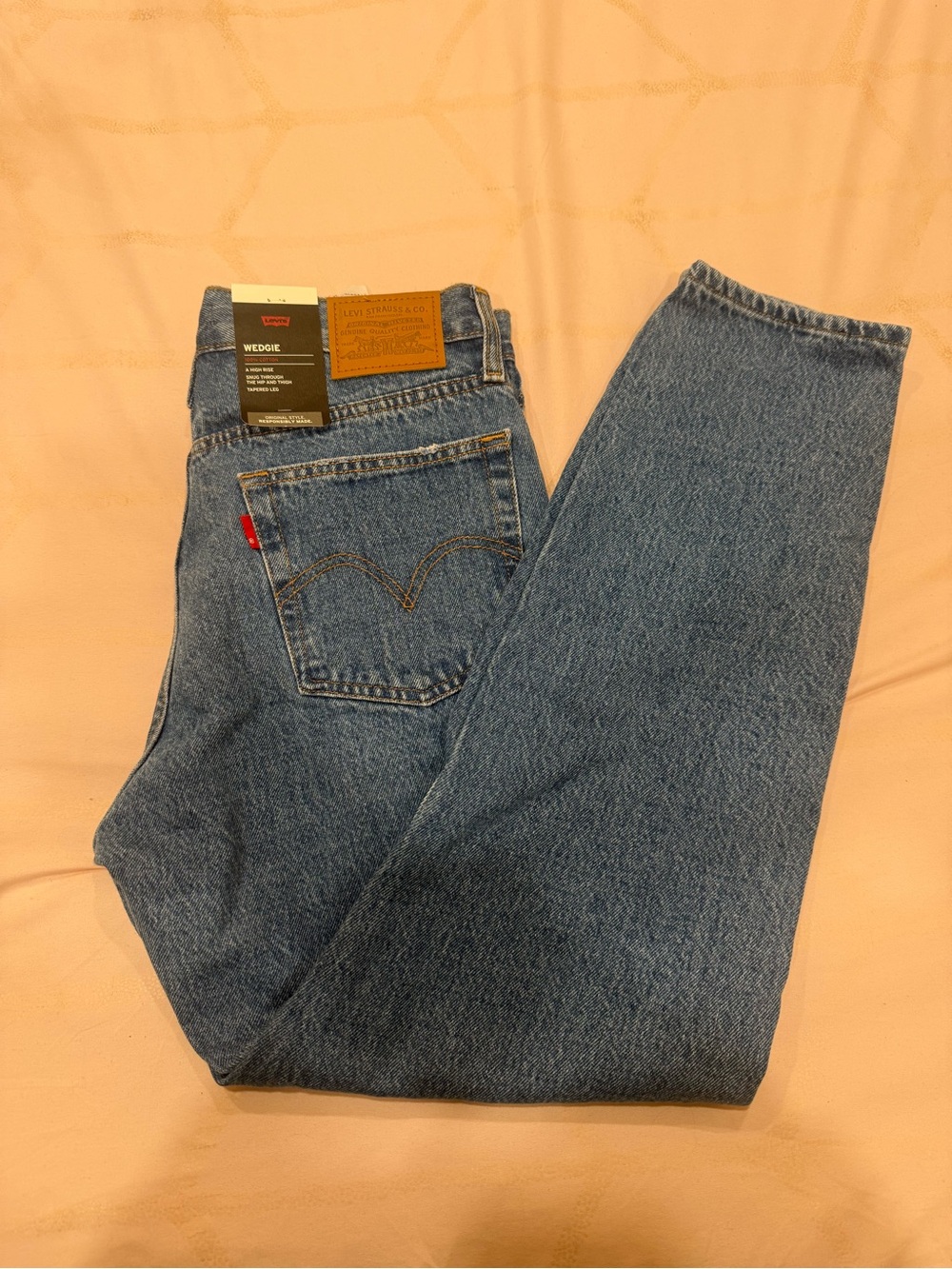 Levi's women’s Wedgie Fit Jeans - Blue NWT size 27